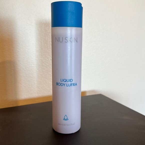 Nu‎ Skin Liquid Body Lufra Exfoliating Skin Scrub 8.4 oz - Picture 1 of 2